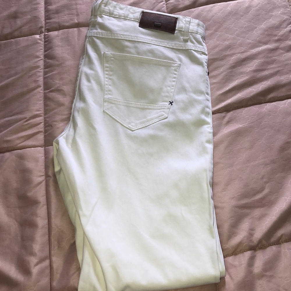 Zara white soft denim skinny fit pants.